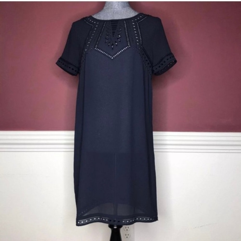 H&M navy blue embroidered eyelet coverup
Size 8 great condition